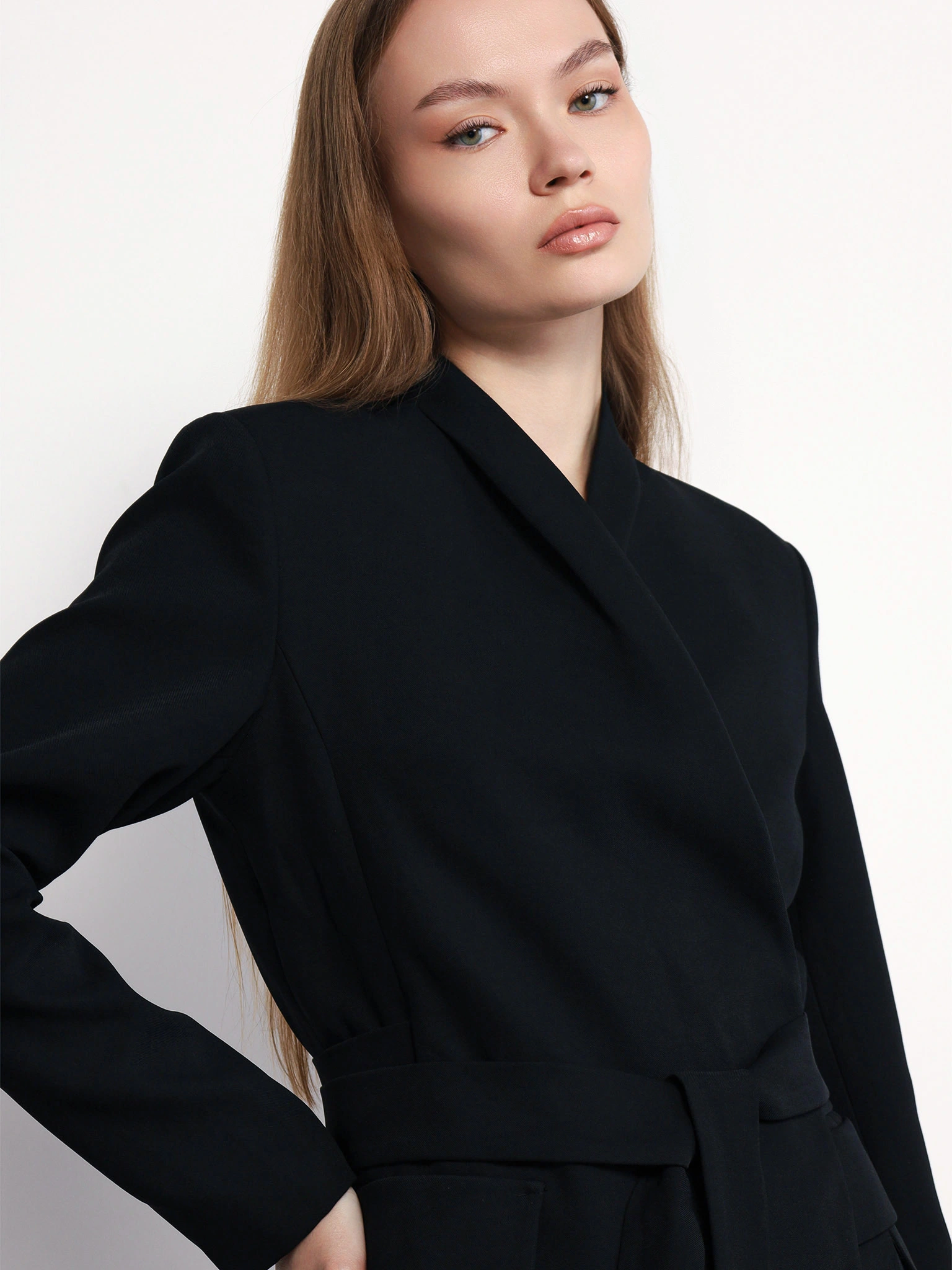 Жакет черного цвета прямого кроя с имитацией карманов